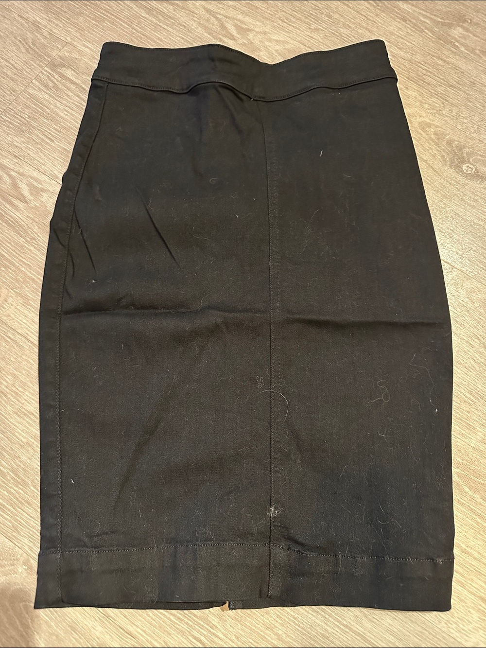 The Castings Black Denim Pencil Skirt. Preowned size 0